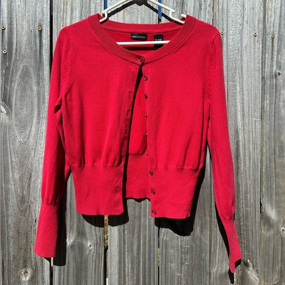 Vintage Women’s Red Cardigan - Picture 2 of 5